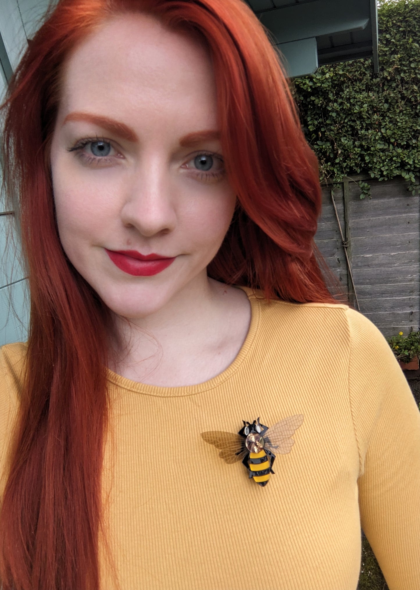Single Honey Bee Brooch (just magnet fastening)