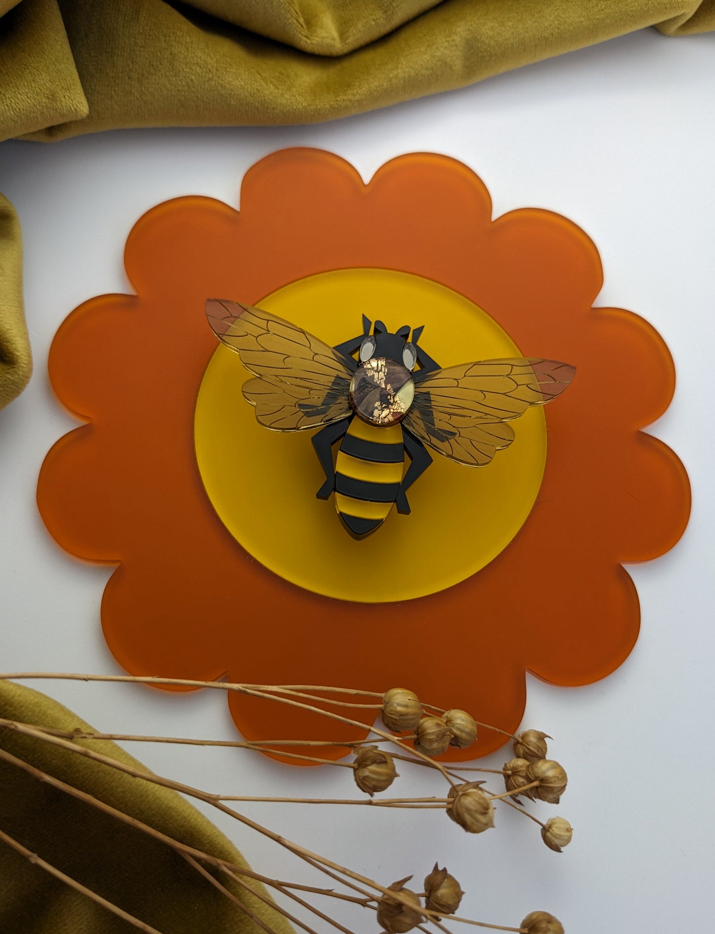 Single Honey Bee Brooch (just magnet fastening)