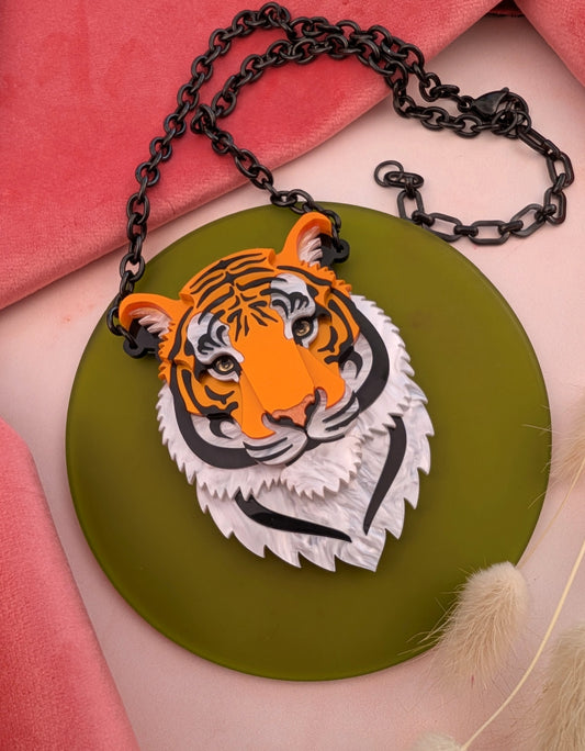 Acrylic tiger necklace orange 