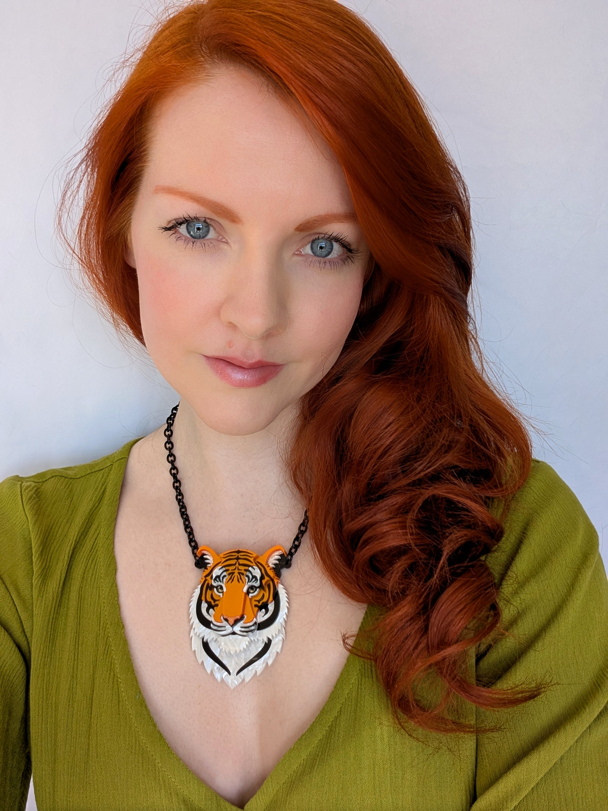 Acrylic tiger necklace orange 